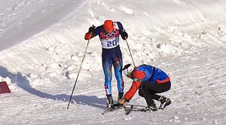 Illustration for article titled Canadian Coach Comes To Rescue Of Russian With Broken Ski